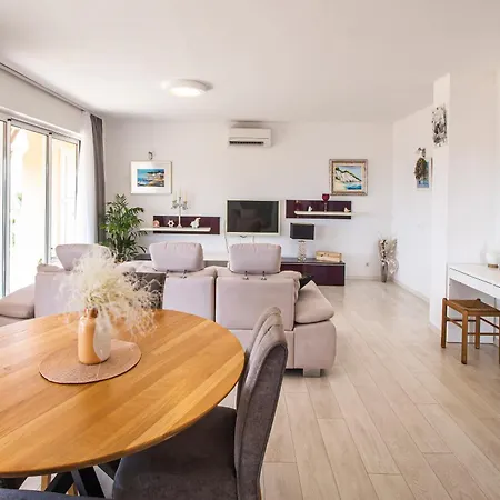 Flamingo Apartment